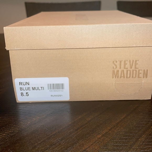 New Steve Madden Run - Picture 9 of 9